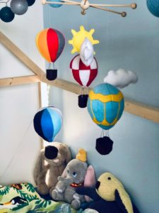 Lire la suite à propos de l’article DIY : Fabriquer un mobile bébé en feutrine