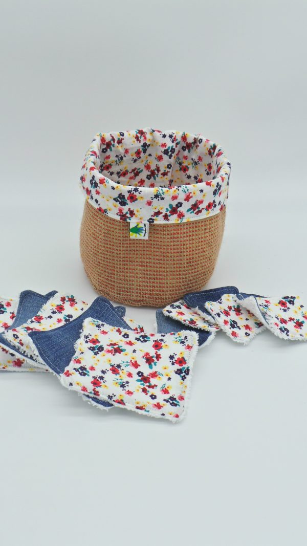 panière et lingettes fleuries